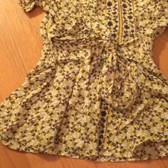 Max Studio Yellow Print Front Tie/Elastic Waist Back Shirt - SZ - XS - NWT - Picture 3 of 6